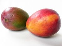 Doua fructe de mango, vandute la licitatie pentru suma record de 2.130 de euro