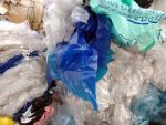 Statele UE, obligate sa reduca folosirea pungilor de plastic cu minimum 80%