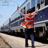 Feroviarii au oprit lucrul. Niciun tren nu a circulat azi intre orele 7.00 si 9.00. Sindicalistii CFR ameninta cu greva generala