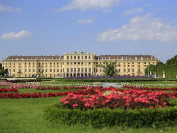 Se inchiriaza apartament in castelul Schönbrunn: 5.000 euro/noapte. Sunt cateva zeci de romani ce-si permit sa plateasca si 10.000 euro . Ce facilitati ai