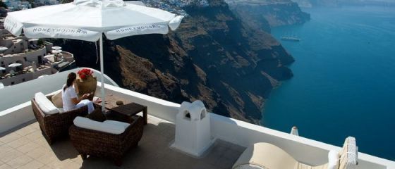 Sute de greci bogati cer statului un ajutor social de 500 de euro