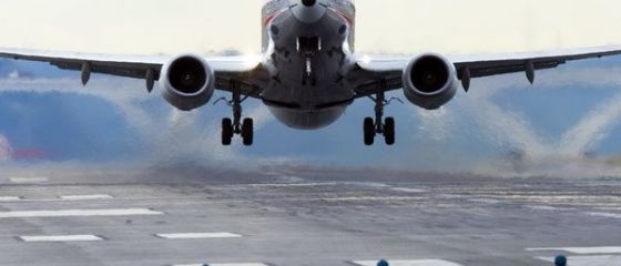 Un avion deturnat, venind din Australia, a aterizat in siguranta la Bali. Un pasager a fost arestat
