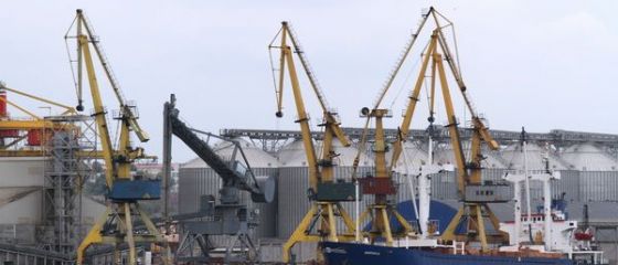 Operatorii din Portul Constanta vor sa cumpere actiuni la compania de stat care il administreaza