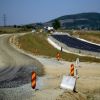 Doar incertitudinea este sigura pe santierele autostrazilor din Romania. Drumurile in constructie, blocate pe termen nedefinit de lipsa banilor, alunecari de teren si birocratie