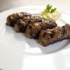 Micul, mancarea traditionala a romanilor de 1 Mai, aduce tot anul profituri proprietarilor de restaurante. Au aparut si automate de cumparat mici
