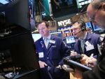 O eroare informatica a cauzat marti anularea a 20.000 de tranzactii pe bursa de la New York. Apple, Facebook si Amazon, printre companiile afectate
