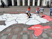 
	Economia Ucrainei s-a contractat cu 2%. FMI a aprobat un plan de ajutorare de 17 miliarde dolari pentru statul aflat in pragul falimentului
