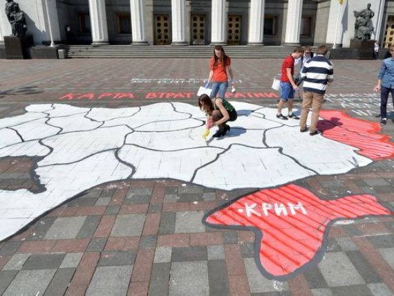 Economia Ucrainei s-a contractat cu 2%. FMI a aprobat un plan de ajutorare de 17 miliarde dolari pentru statul aflat in pragul falimentului
