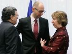 Cea mai mare banca din Ucraina inchide sucursalele din estul tarii, din cauza violentelor. Guvernul de la Kiev pleaca dupa bani la Bruxelles