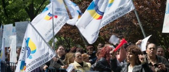 Aproape 100 de angajati de la metrou au protestat la Ministerul Transporturilor