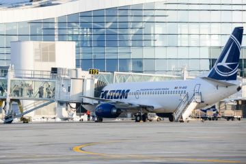 Zece curse Tarom, anulate. De ce au protestat pilotii de pe cursele interne