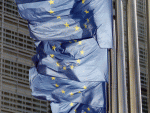 Eurobarometru: Cei mai multi dintre romani au o parere proasta despre economia tarii, Guvern si Parlament. Trei sferturi insa au incredere in viitorul UE