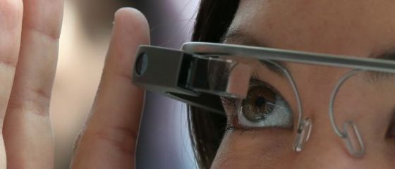Ochelarii inteligenti au ajuns in Europa. Google a lansat la vanzare Glass in Marea Britanie, la un pret mai mare decat in SUA