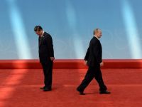 
	Intelegere istorica: Rusia semneaza un acord de livrare de gaze catre China, dupa un deceniu de negocieri. UE ii cere lui Putin sa nu intrerupa aprovizionarea Europei
