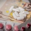 Mafia retetelor false: 9 persoane, retinute. Medici si farmacisti s-au imbogatit inselandu-i pe bolnavii de cancer. Prejudiciul: 3,5 mil. euro. Printre suspecti, si sotia unui doctor roman cu o avere de 60 mil. euro