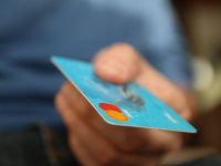 
	Visa si MasterCard vor sa se retraga din Rusia. Moscova ar putea introduce propriul sistem de plati electronice, nerecunoscut insa in strainatate
