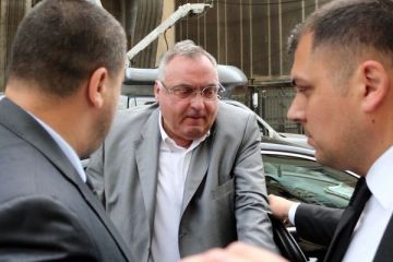 Dan Adamescu, patronul Unirea Shopping Center si al trustului Romania Libera, urmarit penal pentru ca ar fi dat mita 20.000 de euro judecatorilor Stanciu si Roventa, arestati pentru coruptie