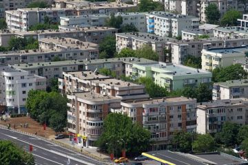 Cum arata in realitate chilipirurile imobiliare din Bucuresti: case inghesuite si garsoniere cat un garaj, in cartiere cu drumuri neasfaltate