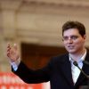 Portretul celui mai tanar europarlamentar roman. Printre planurile lui Victor Negrescu: reducerea TVA la prezervative