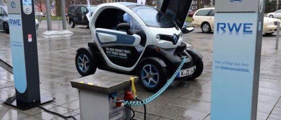 Masina electrica Renault Twizy, disponibila in Romania de la 7.000 euro cu TVA, la care se adauga chiria lunara a bateriei