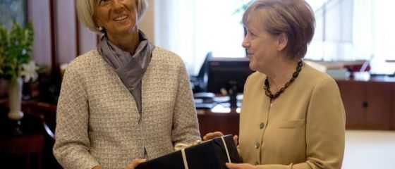 Reuters: Angela Merkel, cea mai puternica femeie din lume, o vrea pe Christine Lagarde sefa peste Europa. Directorul FMI, in carti pentru preluarea presedintiei CE