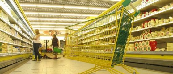 Romania a inregistrat in aprilie cea mai puternica scadere a volumului vanzarilor de retail din UE