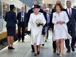 Regina Elizabeth a II-a a plecat cu trenul, pe sub Canalul Manecii, in a cincea vizita de stat in Franta