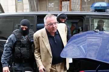 Omul de afaceri Dan Adamescu a fost arestat preventiv, fiind acuzat de dare de mita pentru a obtine solutii favorabile in doua dosare de insolventa
