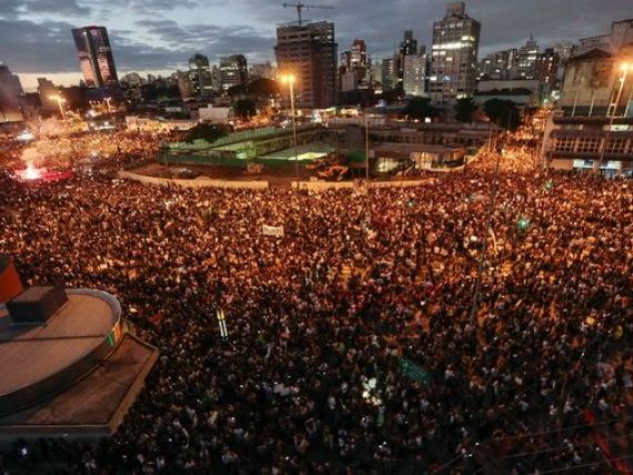 Sao Paulo, sub tensiune cu trei zile inainte de CM. Greva la metrou continua. Brazilienii au iesit masiv in strada pentru a denunta 11 mld. dolari cheltuite pentru Cupa