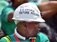 
	Pretul paladiului explodeaza, ca urmare a unei greve a minerilor din Africa de Sud, al doilea producator mondial. Producatotrii auto raman fara elementul de baza pentru reducerea poluarii
