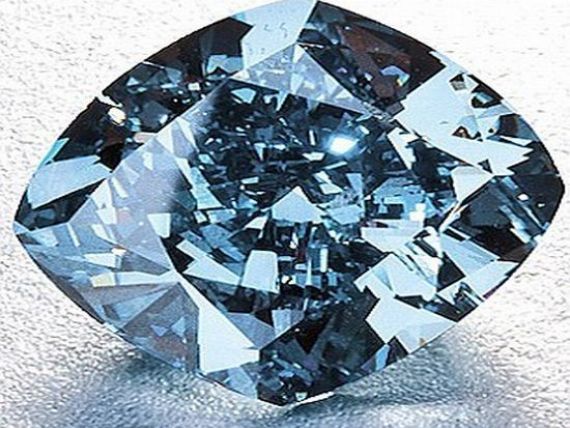 Un diamant albastru rar ar putea dobori recordul de 35 de mil. de dolari pe piata de profil