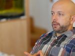Omul care a adus inapoi calutii de mare pe litoralul nostru. Un roman calca pe urmele lui Cousteau