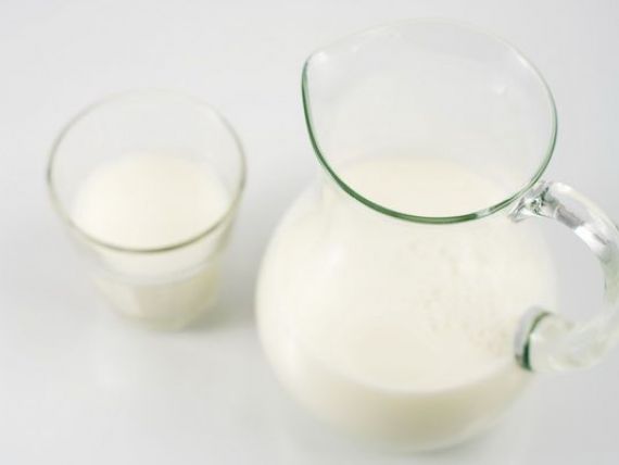 Proiect pentru reducerea TVA la 9% pentru lapte, fructe si legume proaspete, depus la Parlament