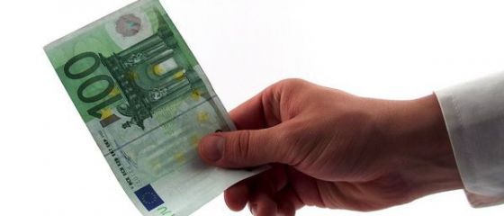 Angajatii ASF nu vor solicita sau accepta cadouri, favoruri sau invitatii care sa-i influenteze si nu-si vor angaja rudele in institutie