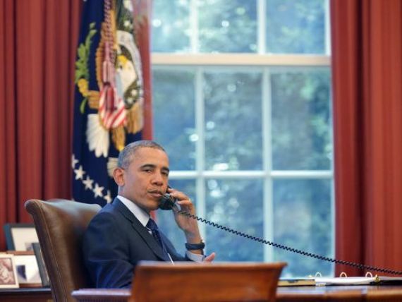 Obama l-a amenintat pe Putin, intr-o convorbire telefonica, cu noi sanctiuni economice. SUA cer masuri concrete pentru reducerea tensiunii in Ucraina