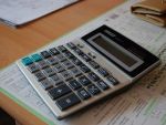 Proiectul Guvernului de reducere a CAS cu 5%, din octombrie, aprobat de Senat. Impactul negativ in buget va fi de 4,8 mld. lei, in 2015