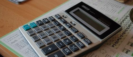 Proiectul Guvernului de reducere a CAS cu 5%, din octombrie, aprobat de Senat. Impactul negativ in buget va fi de 4,8 mld. lei, in 2015