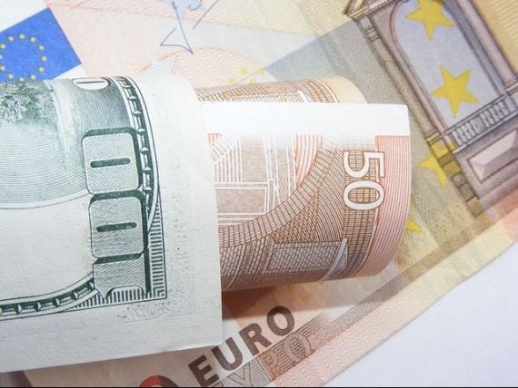 Cursul BNR a urcat usor, la 4,3888 lei/euro, dar ramane la minimul ultimului an. Banca centrala va reduce rezervele minime obligatorii, ca raspuns la masurile BCE