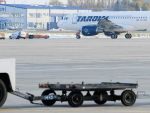 Trei angajati Tarom, retinuti pentru furt din bagaje