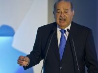 
	Carlos Slim, al doilea cel mai bogat om din lume, vinde o parte din imperiul telecom, la presiunea autoritatilor&nbsp;
