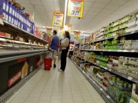 
	Piata de retail din Romania va creste in acest an cu 4,3%, dupa un avans de 4,9% in 2013. Comertul online pune din ce in ce mai multa presiune pe cel traditional
