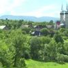 Arata ca tinutul hobbitilor din Lord of the Rings . Aventura fascinanta a unui fost paparazzo britanic in satul Breb, unde si-a facut o casa traditionala, gard in gard cu printul Charles
