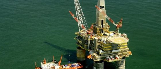 Petrom a descoperit un nou zacamant de petrol in Marea Neagra. O sonda ar putea umple rezervoarele a peste 3800 masini/zi. Cati bani va castiga statul