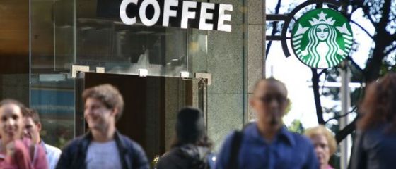 Starbucks deschide vineri cafeneaua din Hanul lui Manuc. Inchide inca doua unitati din Bucuresti in 2015, pe care apoi le va reloca