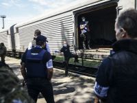 Trenul care transporta cadavrele victimelor zborului MH17 a ajuns la Harkov