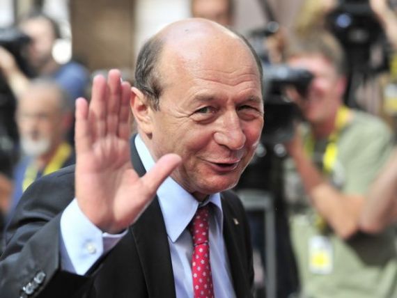 Traian Basescu a cumparat aproape 3.000 de actiuni Romgaz si titluri de stat denominate in dolari. Cat valoreaza investitia bursiera a sefului statului