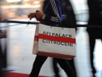 
	Retailerii din AFI Cotroceni au vandut in 6 luni de peste 100 mil. euro, cu 10% mai mult. Visel: Constructia celui mai nou proiect AFI in Romania incepe probabil anul acesta
