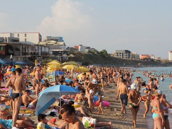 Cel mai aglomerat weekend de pe litoralul romanesc: aproape 100.000 de turisti au fost la mare la sfarsitul saptamanii trecute
