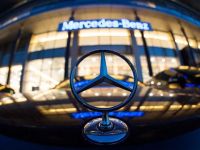 
	Mercedes cumpara 25% din actiunile constructorului moto italian MV Agusta Motor. Moers: &quot;Am gasit partenerul perfect pe doua roti&quot;
