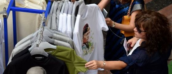 Efectele sanctiunilor internationale asupra Rusiei: cresterea economica a incetinit la 0,8%. Rubla s-a depreciat cu 9% fata de dolar, in ultimul an
